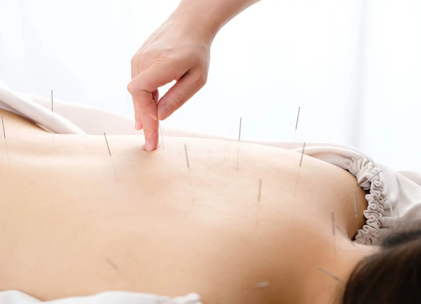 Woman,Stabbed,In,The,Back,With,Needle,In,Bright,Acupuncture Woman stabbed in the back with needle in bright acupuncture clinic